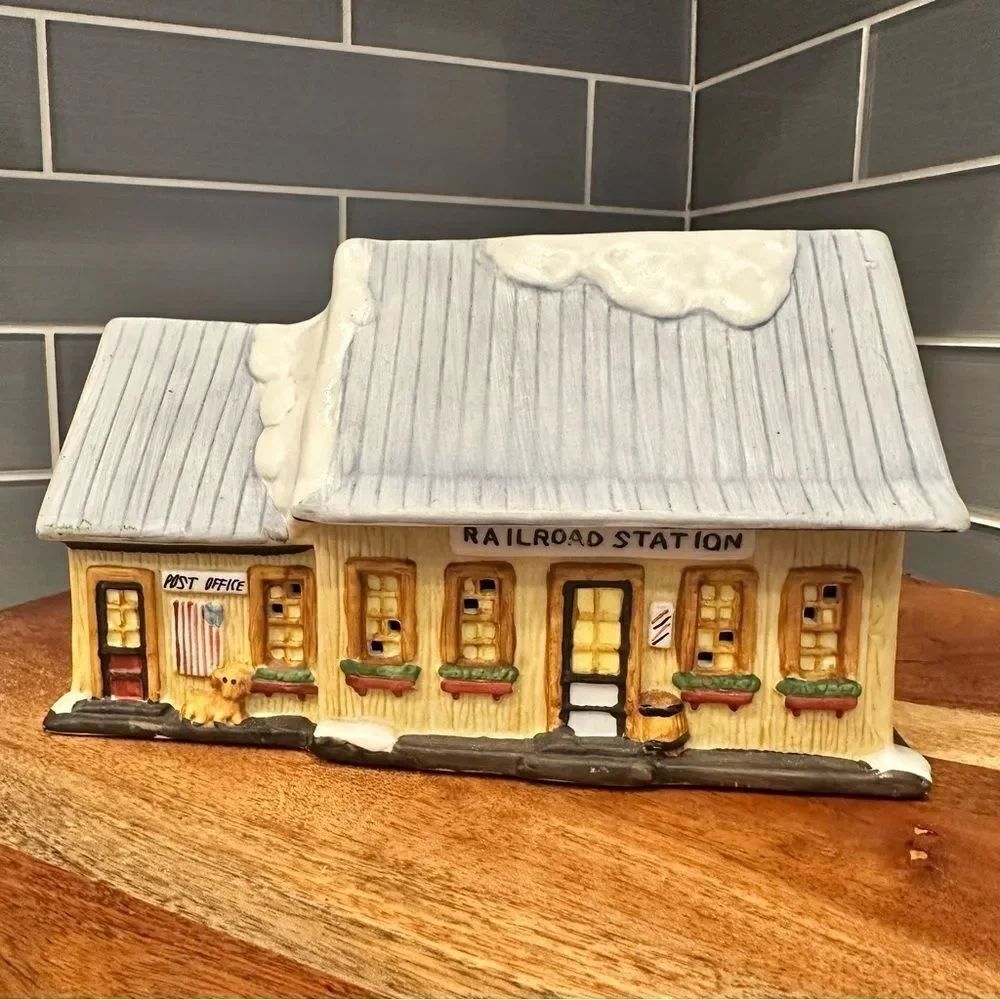 Vintage 1991 National Rennoc Americana Porcelain Holiday Railroad Station